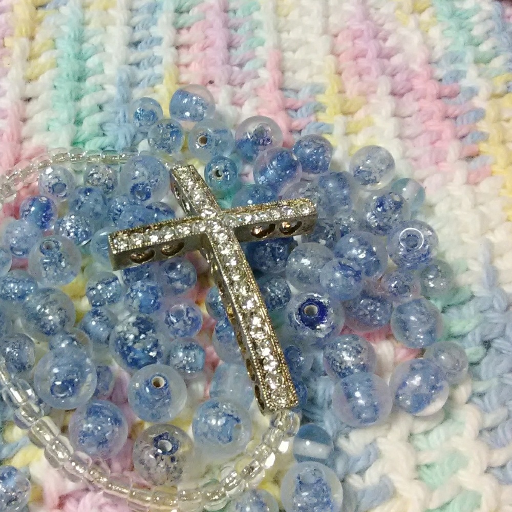 Silvertone cross stretch bracelet